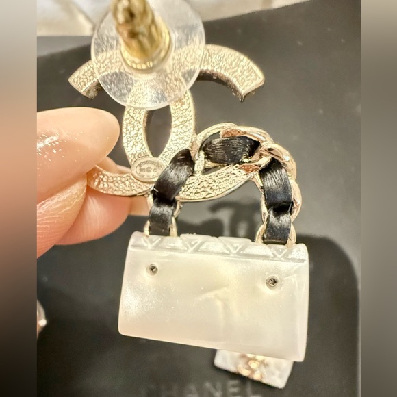 Chanel white signature flap bag dangling earrings. - Picture 3 of 10